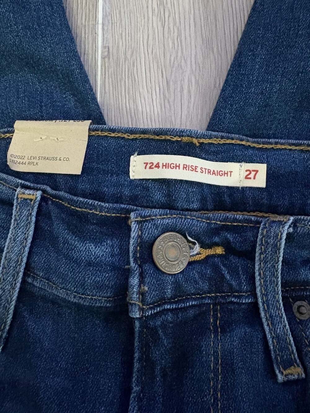 Levi's 724 High Rise Straight Distressed Jeans Size 27x30